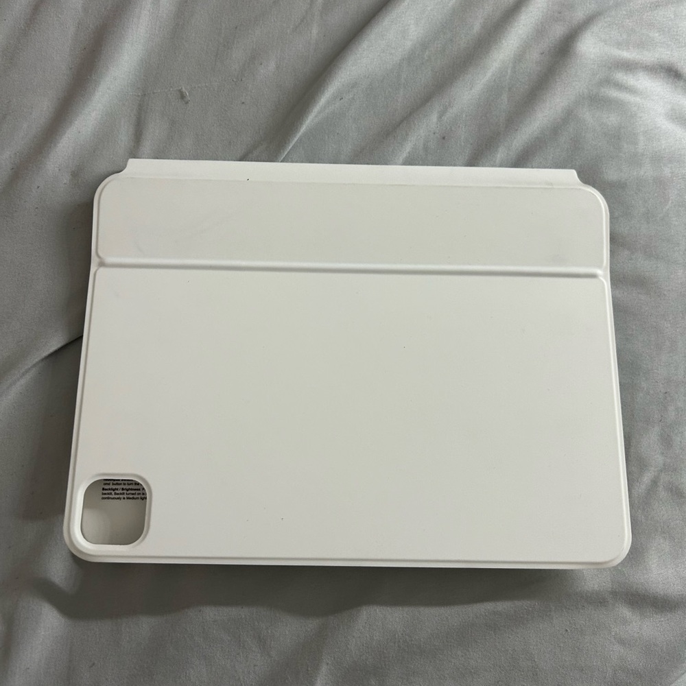 IPAD Magnetic Keyboard - Picture 3 of 5